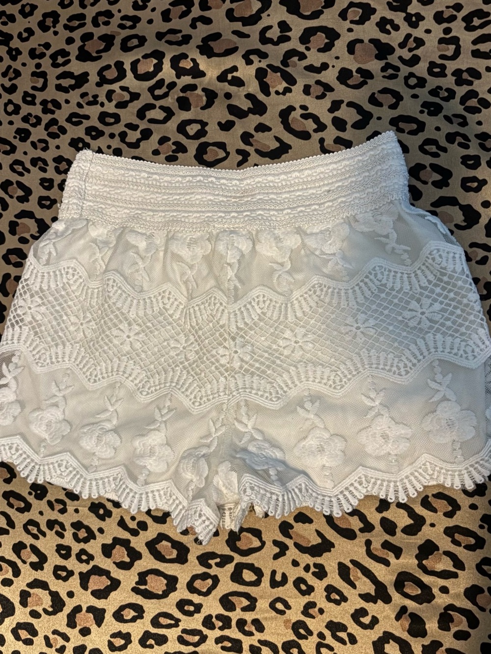 Beautees White High-Waist Lace Floral Shorts